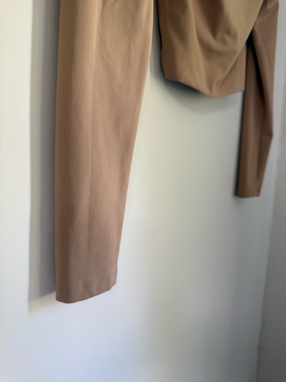 BABATON ARITZIA Collared V Neck Crop Top Long Sleeve Taupe Tan Size XS GUC - Picture 12 of 13